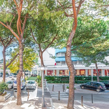 Hotel Zanarini In Centro A Riccione Zewnętrze zdjęcie