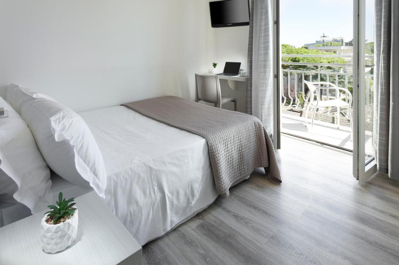 Hotel Zanarini In Centro A Riccione Zewnętrze zdjęcie