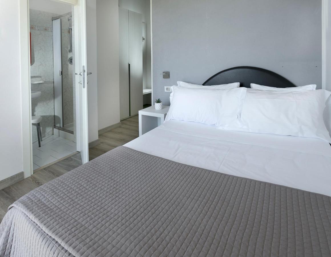 Hotel Zanarini In Centro A Riccione Zewnętrze zdjęcie