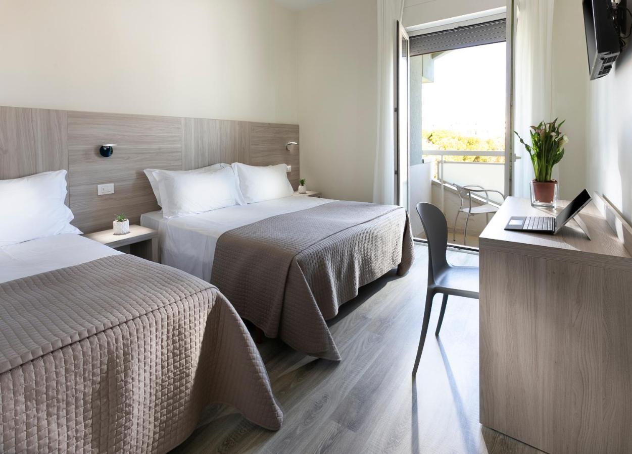 Hotel Zanarini In Centro A Riccione Zewnętrze zdjęcie
