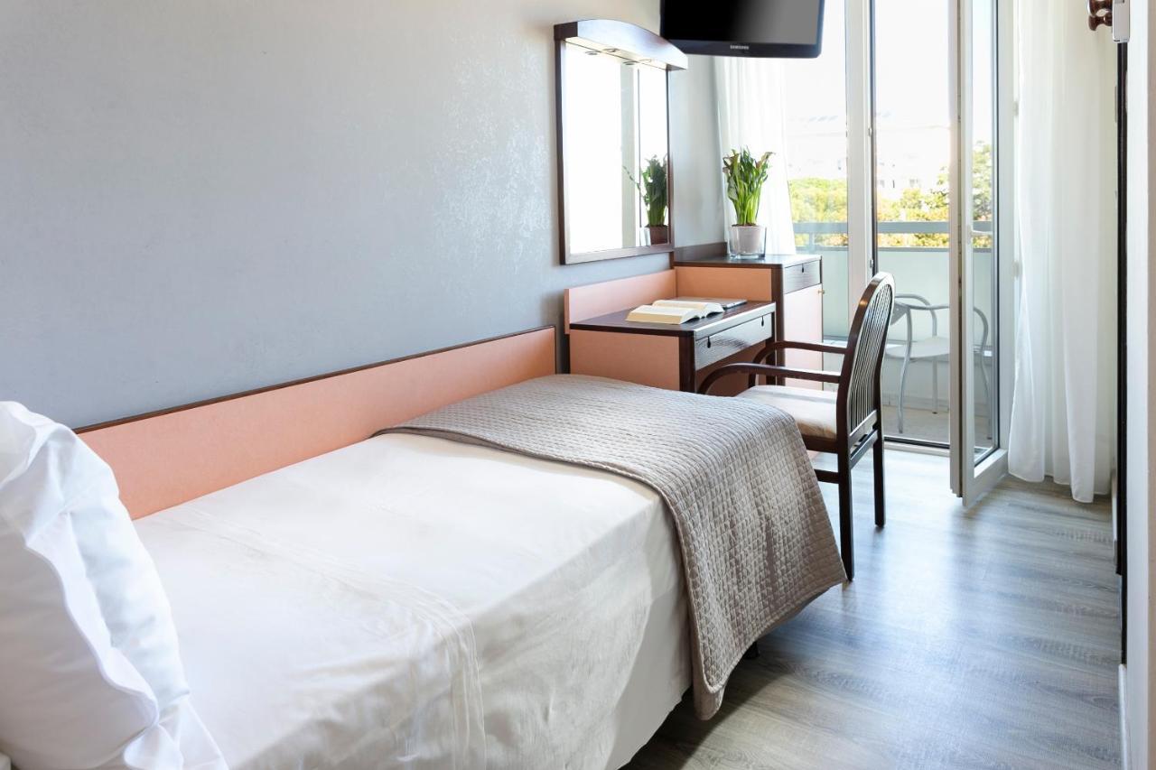 Hotel Zanarini In Centro A Riccione Zewnętrze zdjęcie