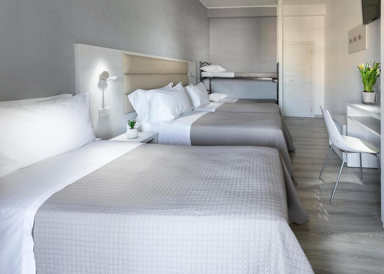 Hotel Zanarini In Centro A Riccione Zewnętrze zdjęcie