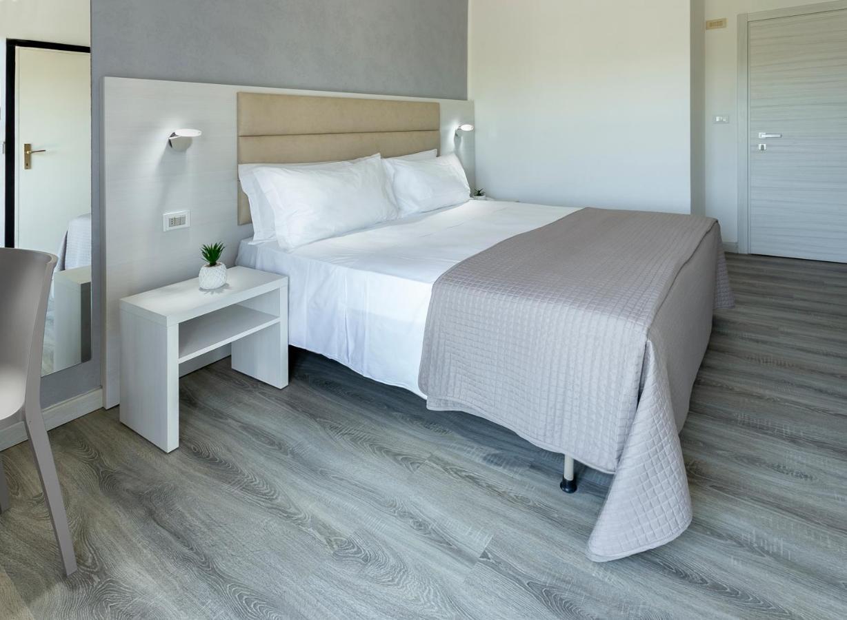 Hotel Zanarini In Centro A Riccione Zewnętrze zdjęcie