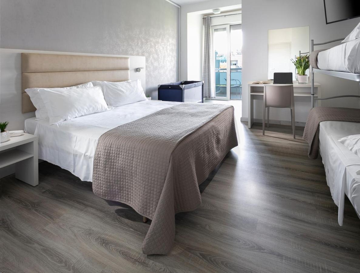 Hotel Zanarini In Centro A Riccione Zewnętrze zdjęcie