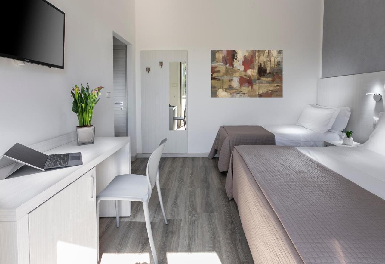 Hotel Zanarini In Centro A Riccione Zewnętrze zdjęcie