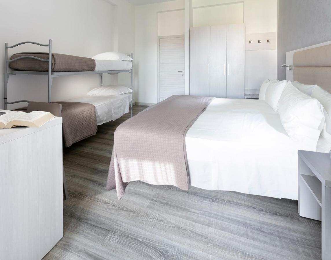 Hotel Zanarini In Centro A Riccione Zewnętrze zdjęcie