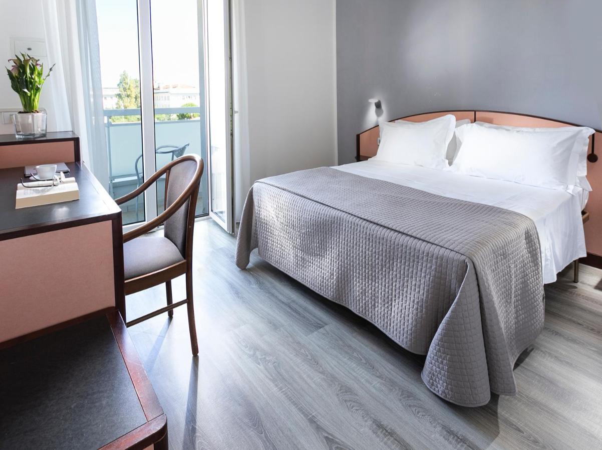 Hotel Zanarini In Centro A Riccione Zewnętrze zdjęcie