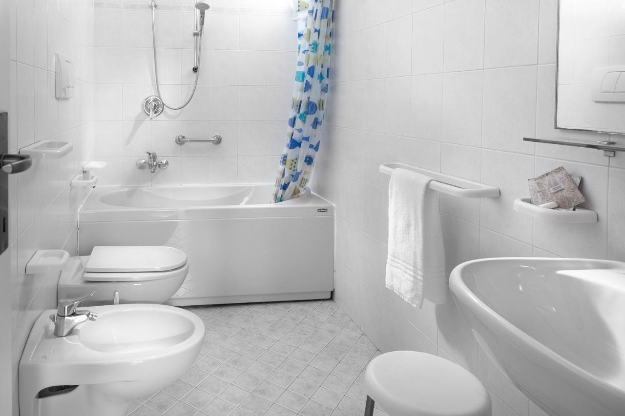 Hotel Zanarini In Centro A Riccione Zewnętrze zdjęcie