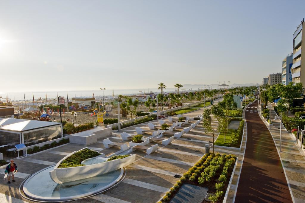 Hotel Zanarini In Centro A Riccione Zewnętrze zdjęcie