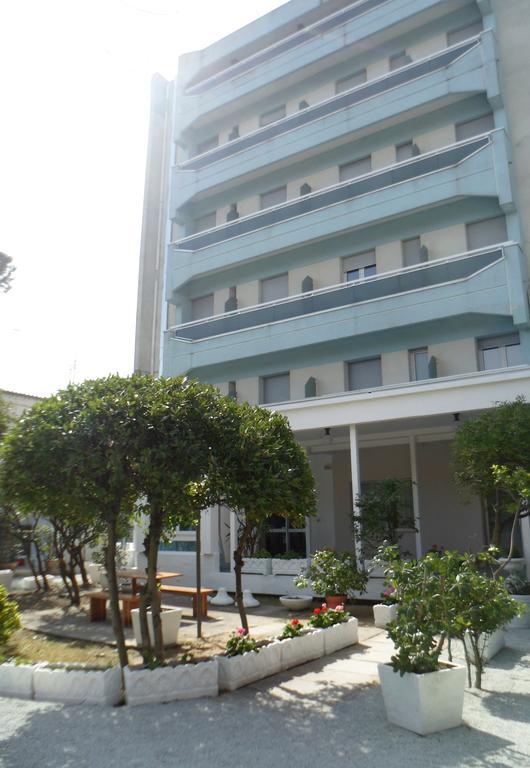 Hotel Zanarini In Centro A Riccione Zewnętrze zdjęcie