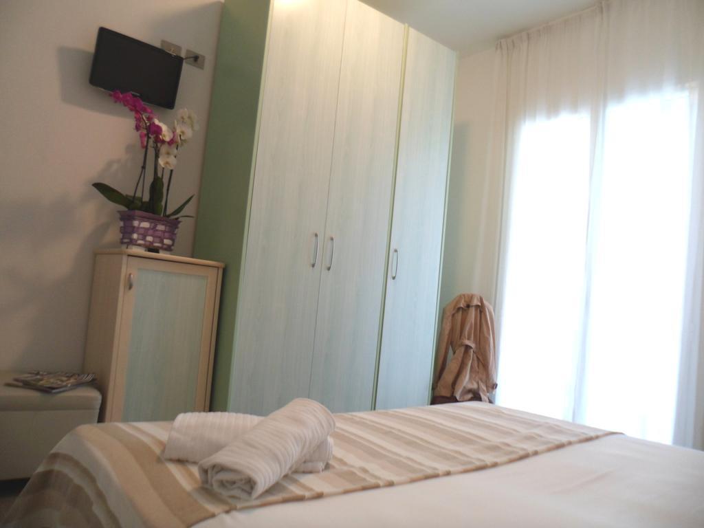 Hotel Zanarini In Centro A Riccione Zewnętrze zdjęcie