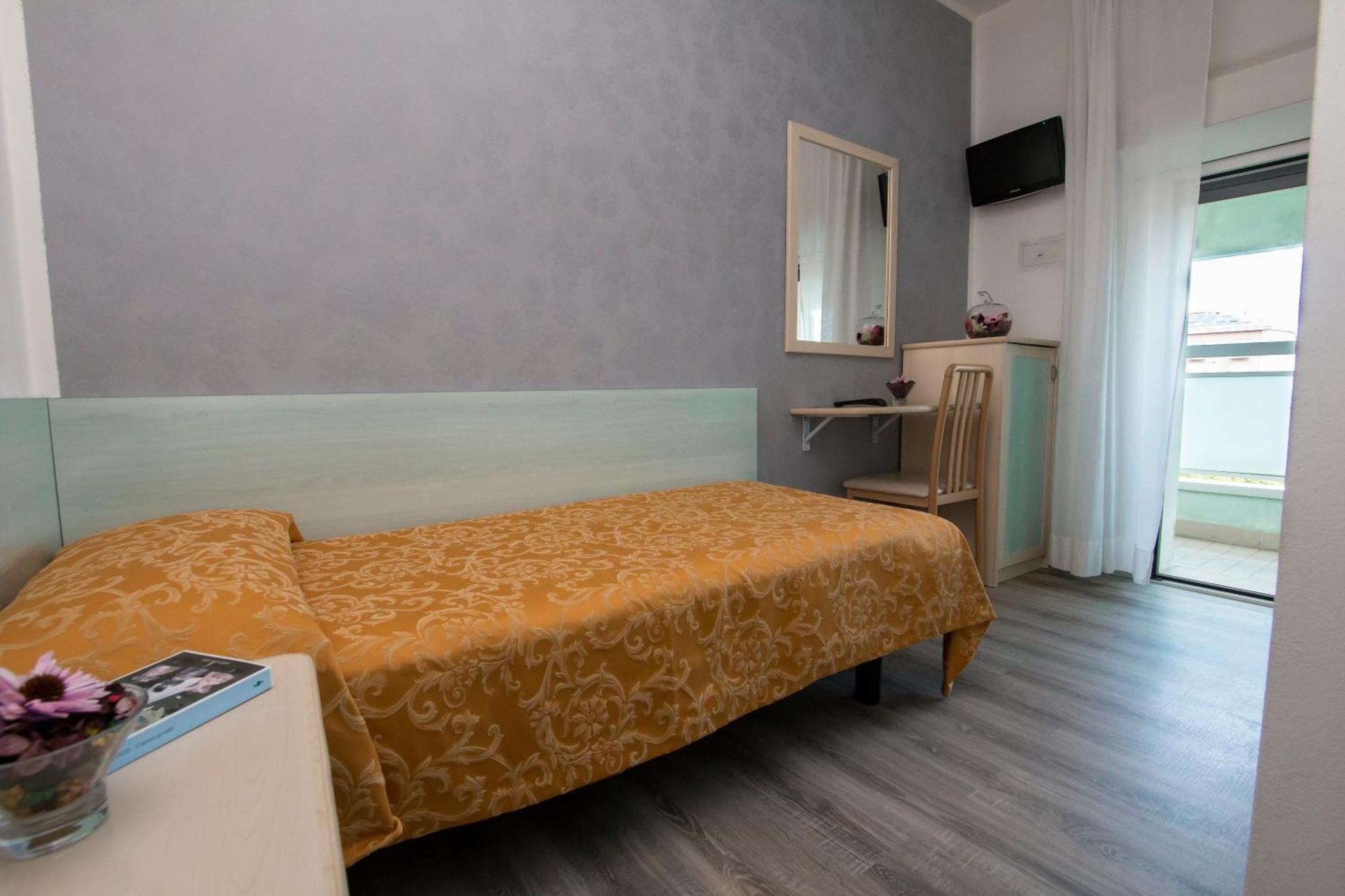 Hotel Zanarini In Centro A Riccione Zewnętrze zdjęcie