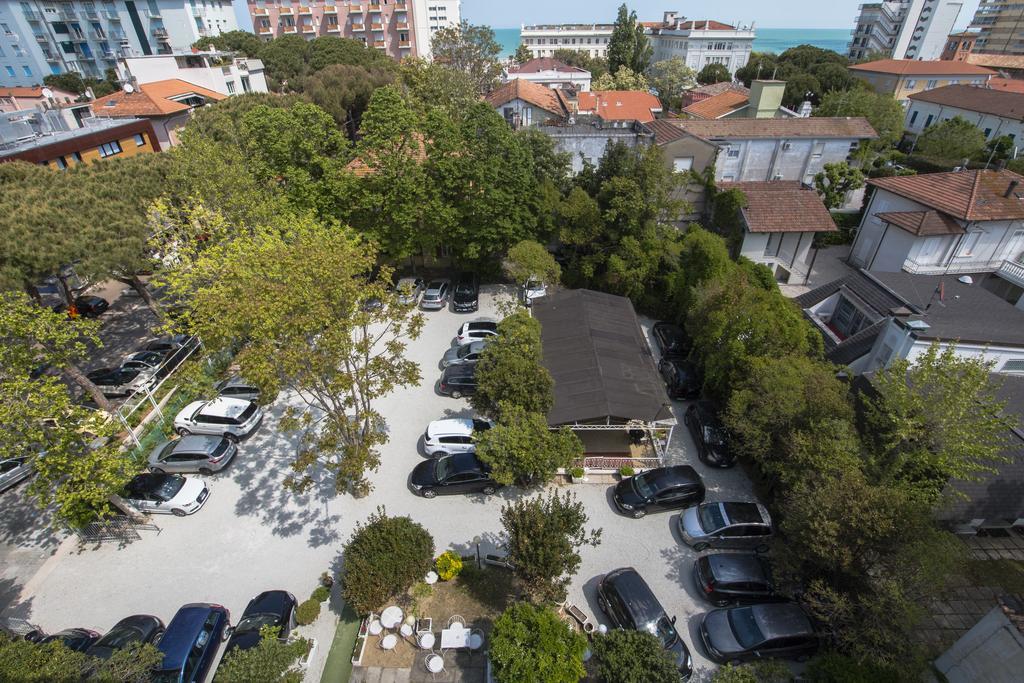 Hotel Zanarini In Centro A Riccione Zewnętrze zdjęcie