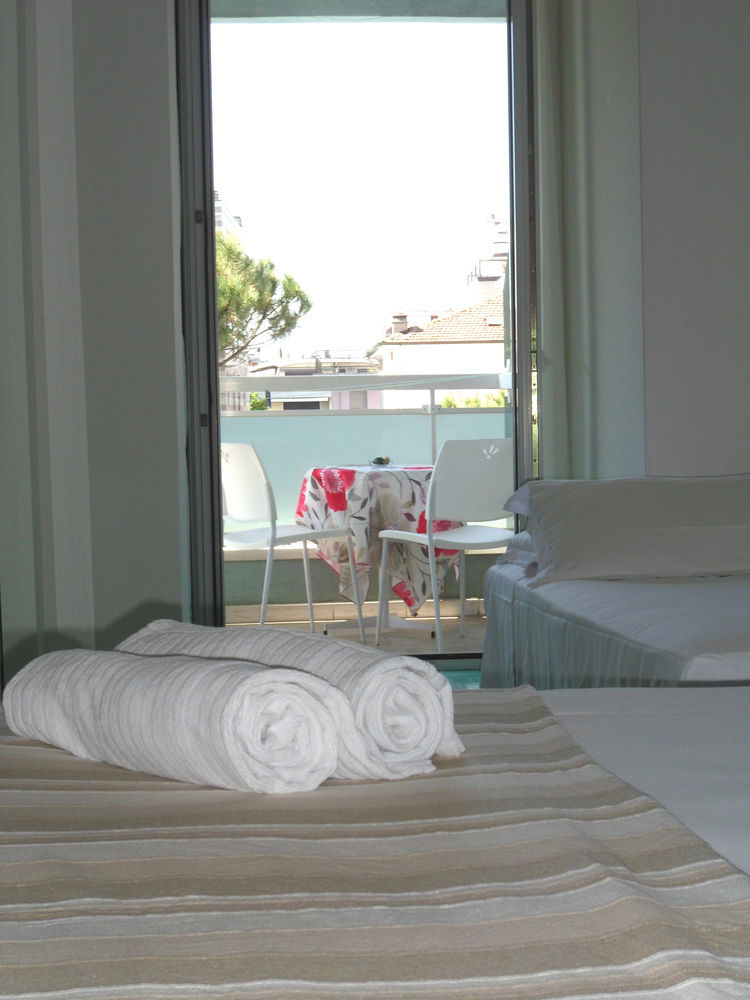 Hotel Zanarini In Centro A Riccione Zewnętrze zdjęcie
