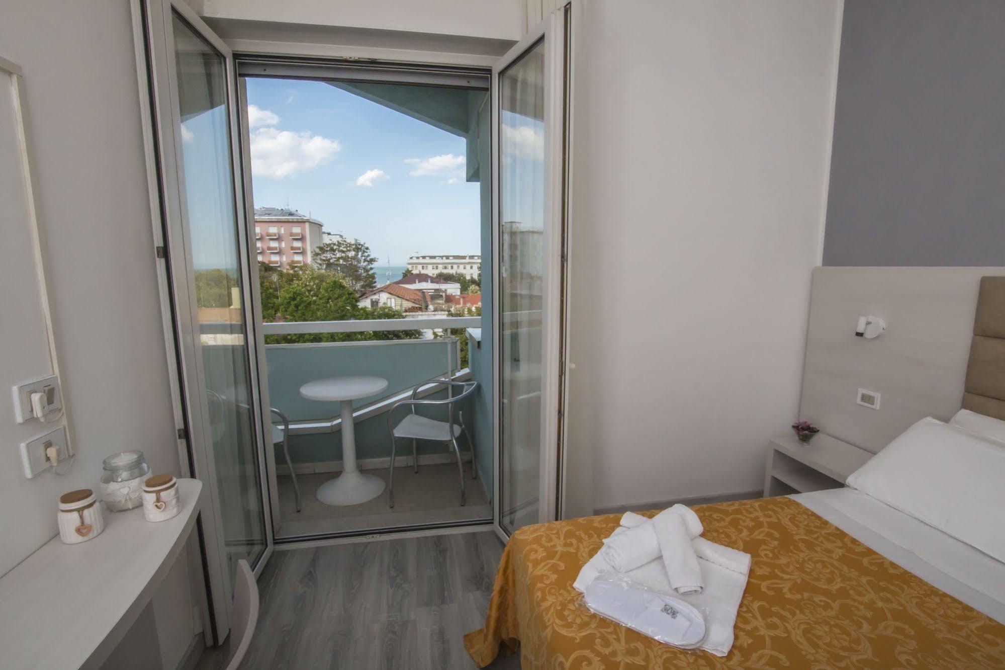 Hotel Zanarini In Centro A Riccione Zewnętrze zdjęcie