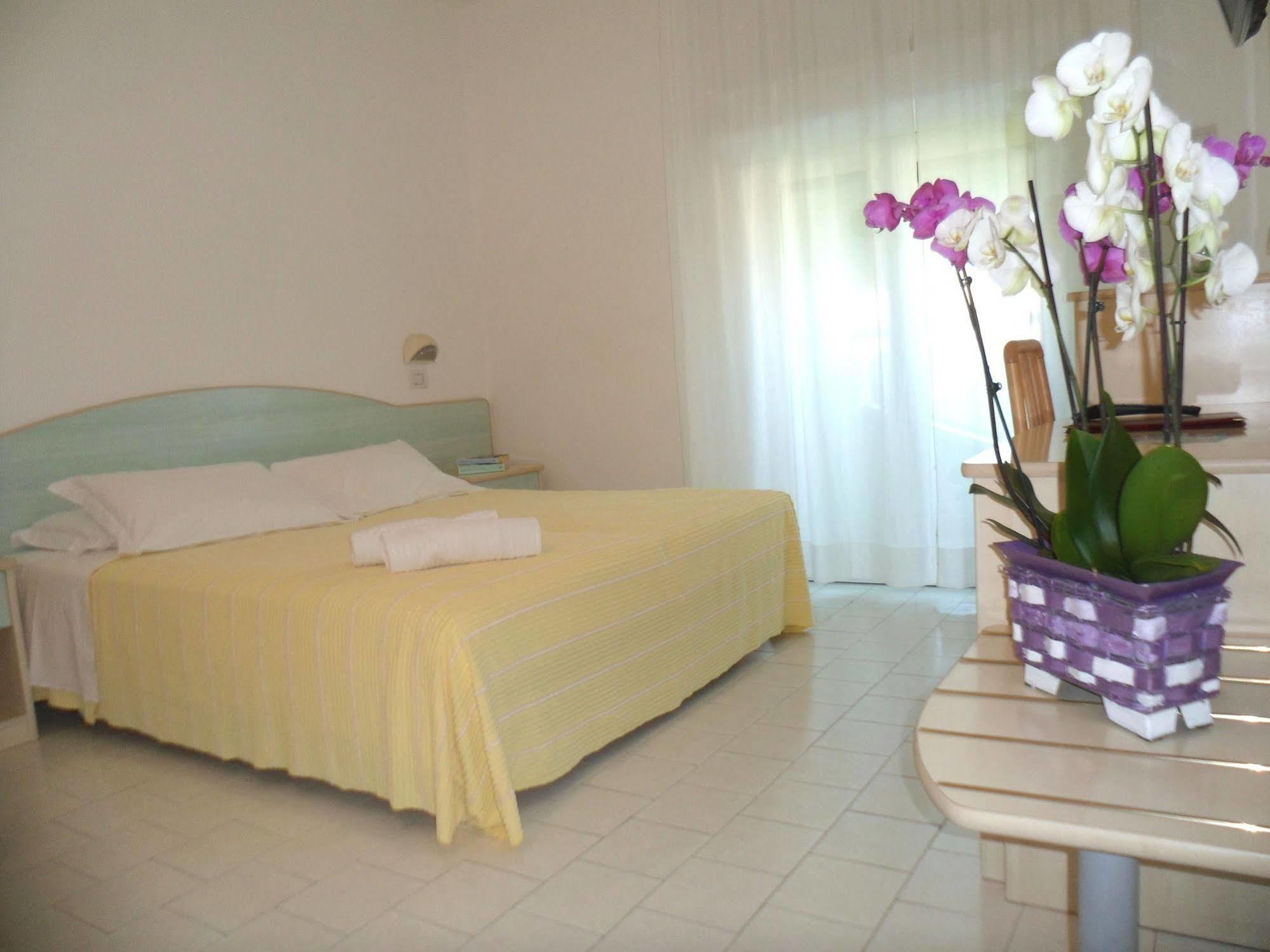 Hotel Zanarini In Centro A Riccione Zewnętrze zdjęcie