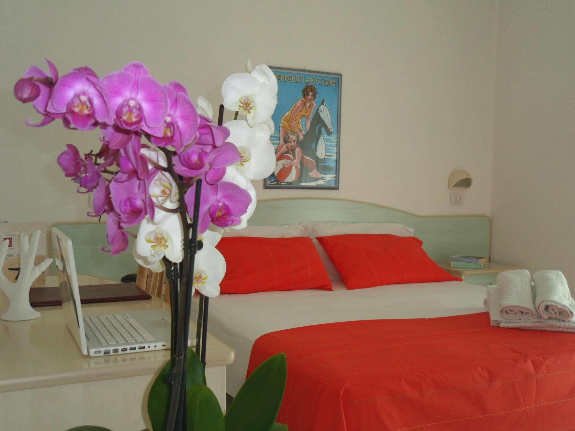 Hotel Zanarini In Centro A Riccione Zewnętrze zdjęcie