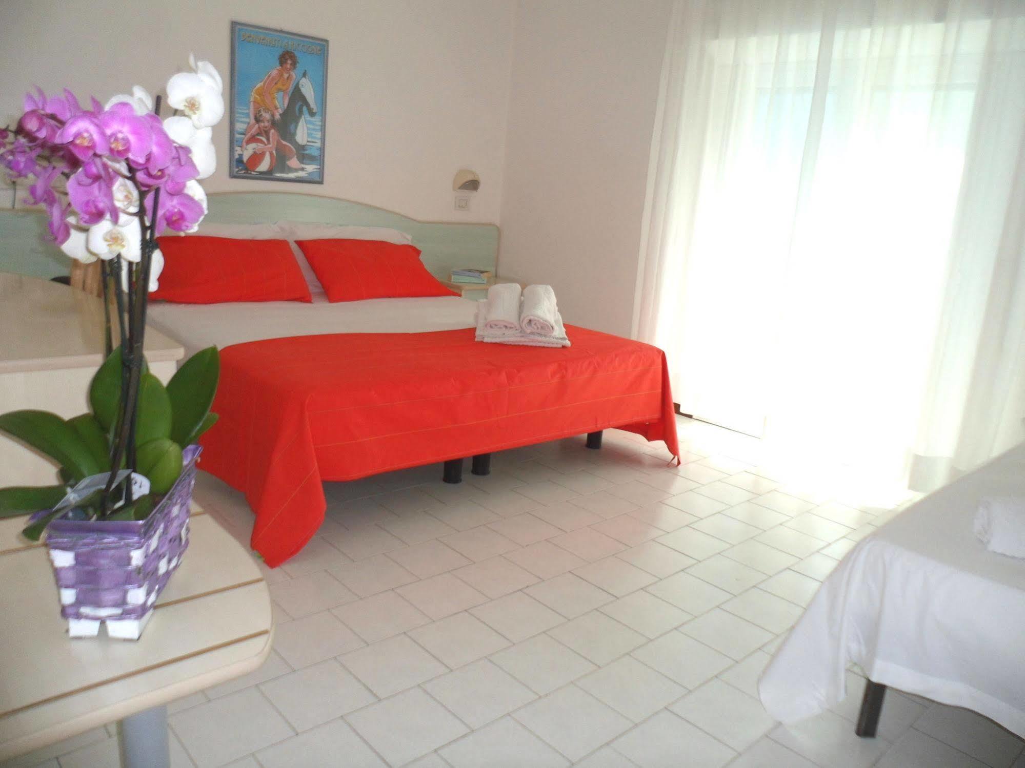 Hotel Zanarini In Centro A Riccione Zewnętrze zdjęcie