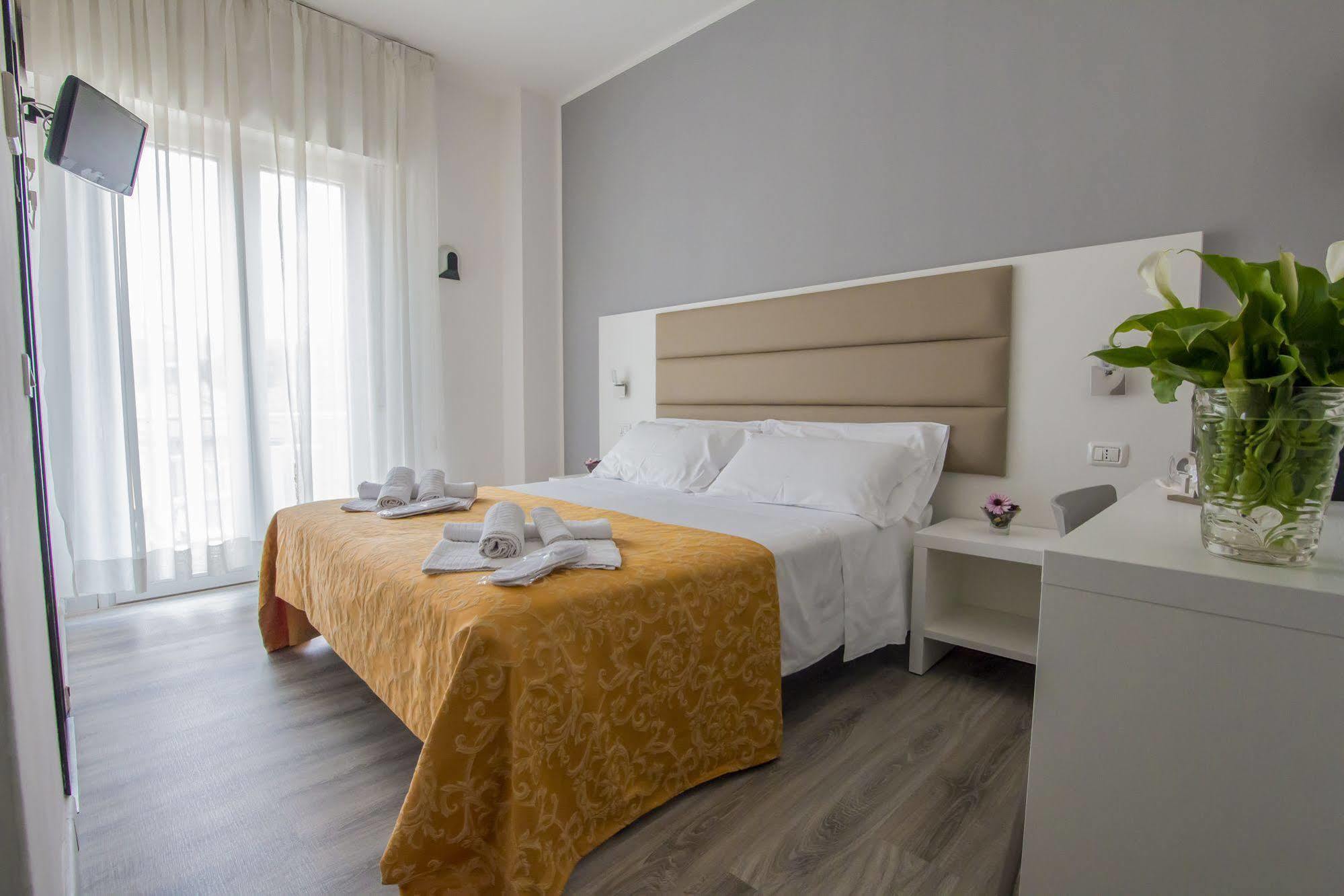 Hotel Zanarini In Centro A Riccione Zewnętrze zdjęcie