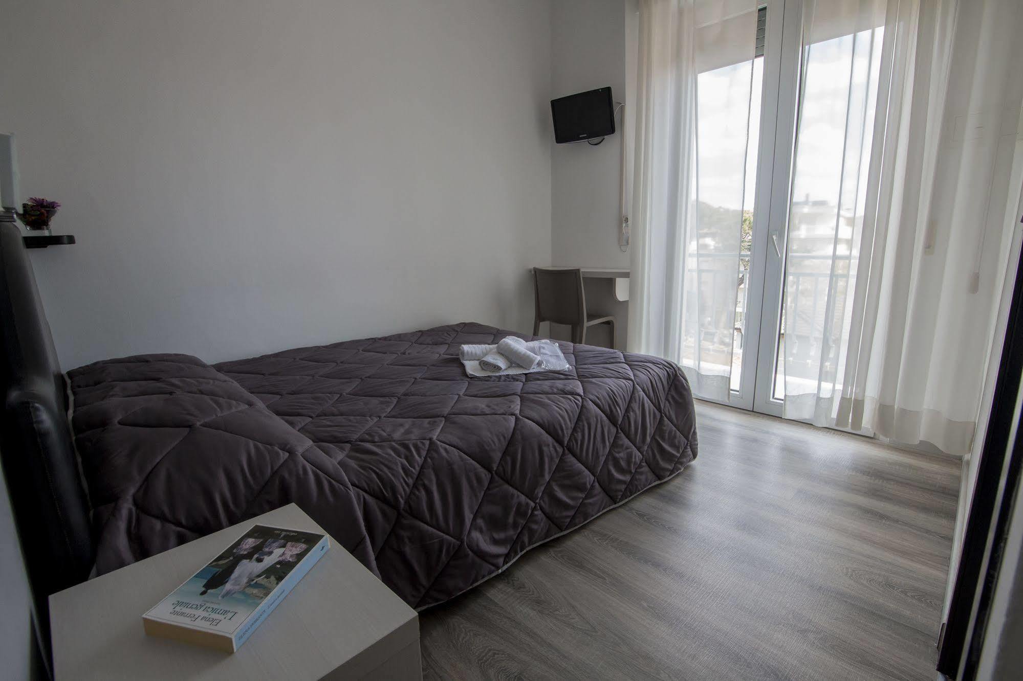 Hotel Zanarini In Centro A Riccione Zewnętrze zdjęcie
