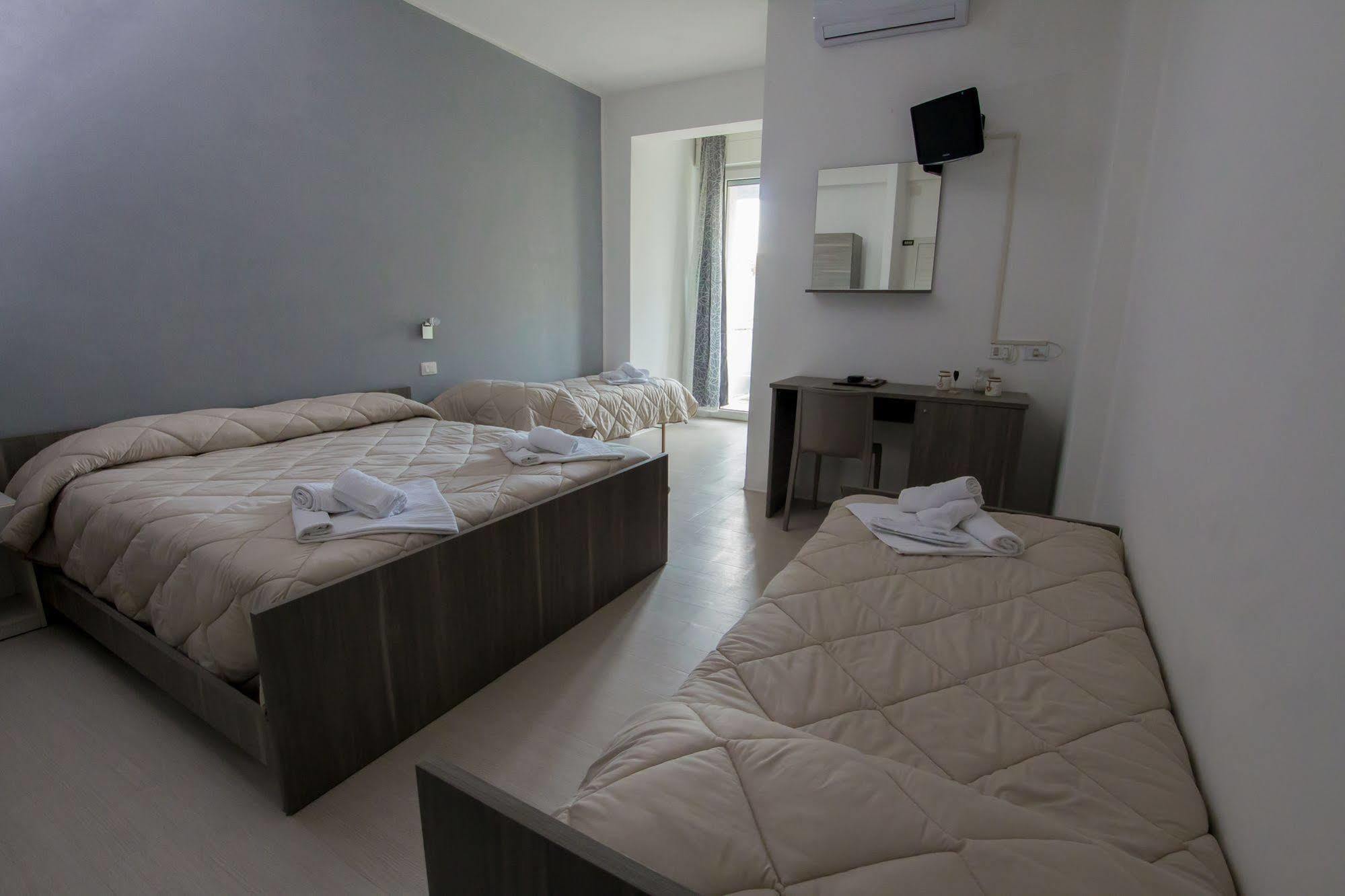 Hotel Zanarini In Centro A Riccione Zewnętrze zdjęcie