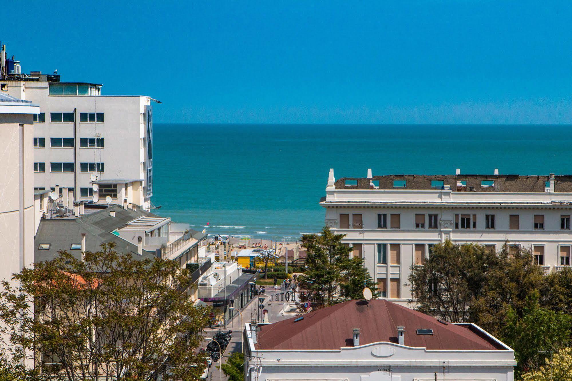 Hotel Zanarini In Centro A Riccione Zewnętrze zdjęcie