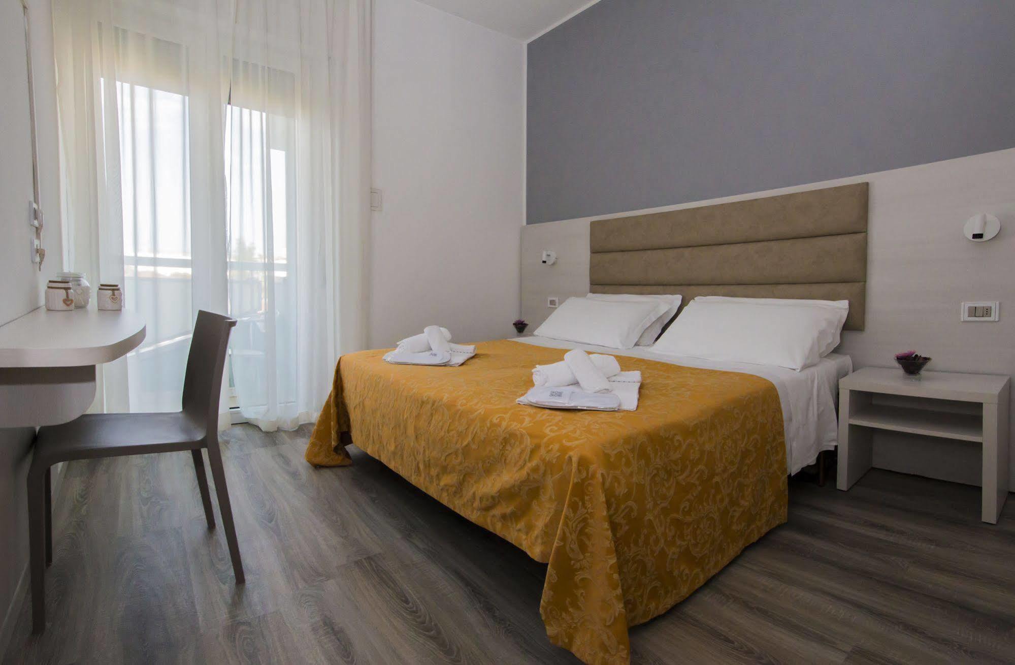 Hotel Zanarini In Centro A Riccione Zewnętrze zdjęcie